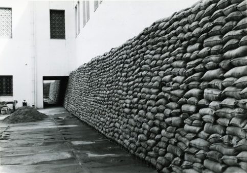 Σάκοι με άμμο για την προστασία του Εθνικού Μουσείου στο Β Παγκόσμιο Πόλεμο