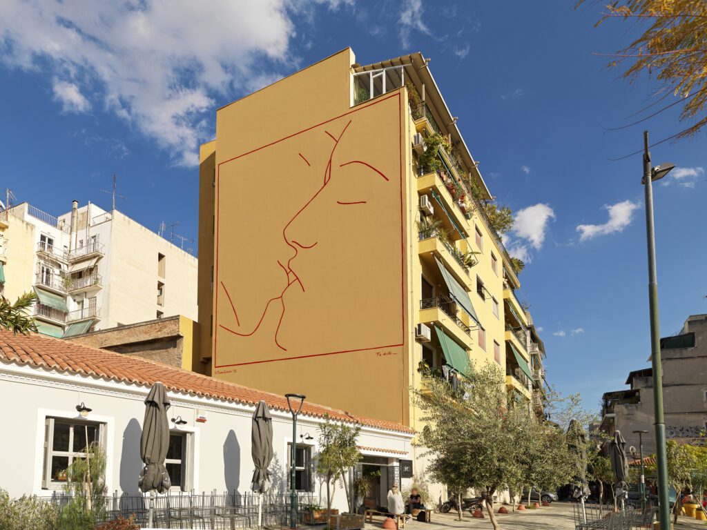 On Athens: «Το Φιλί» του Ηλία Παπαηλιάκη στην Πλατεία Αυδή