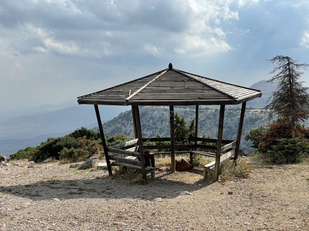 Πάρνηθα_Βαδίζοντας αντίθετα μπροστά