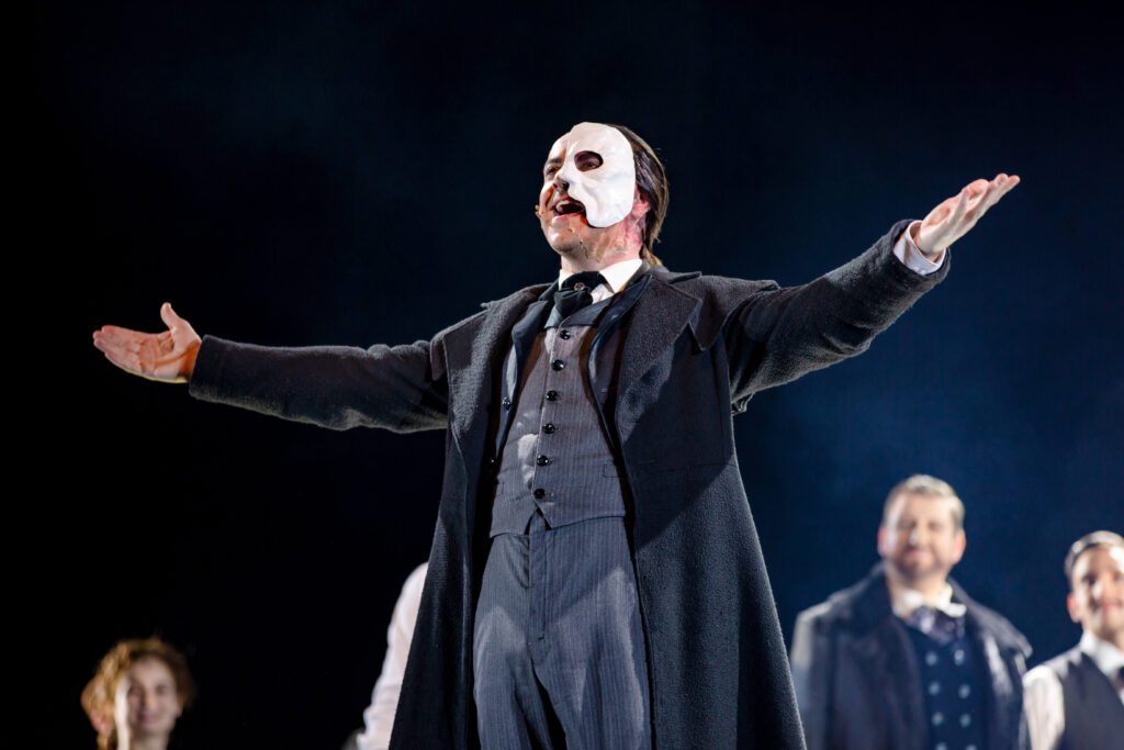 "The Phantom of the Opera": Στην Ελλάδα με τους ηθοποιούς του London West End