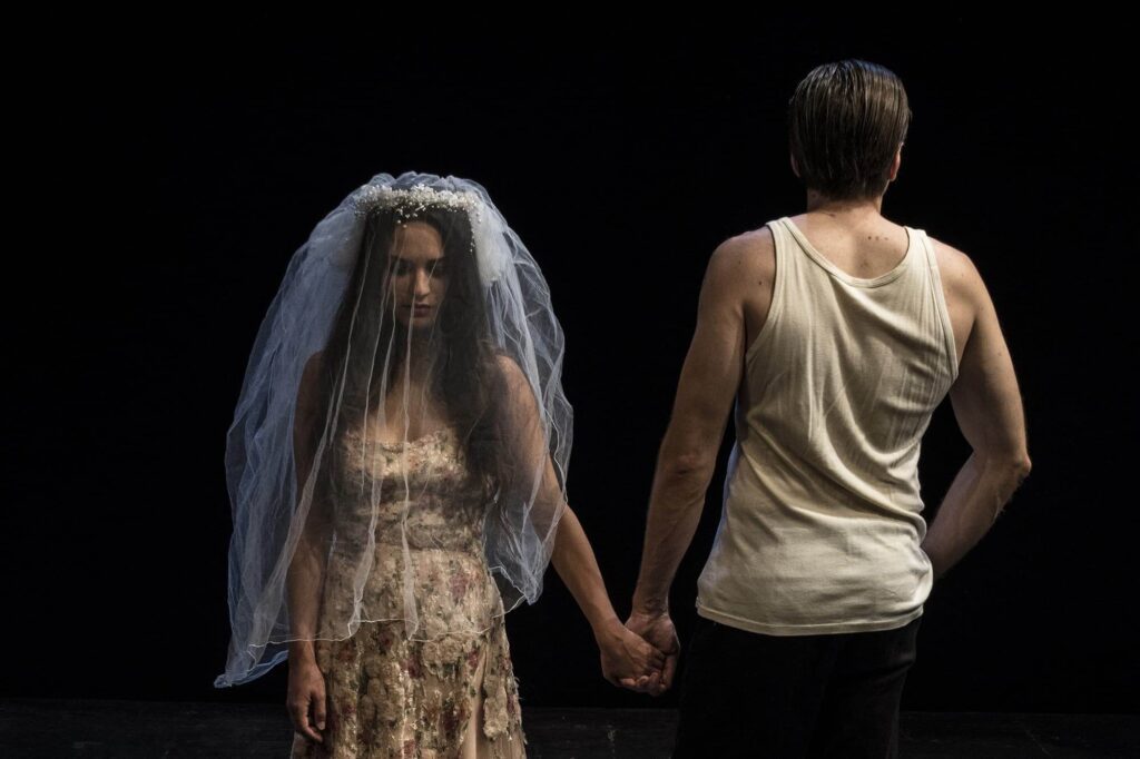 Ο «Γάμος» του Μάριου Ποντίκα στο θέατρο Επί Κολωνώ