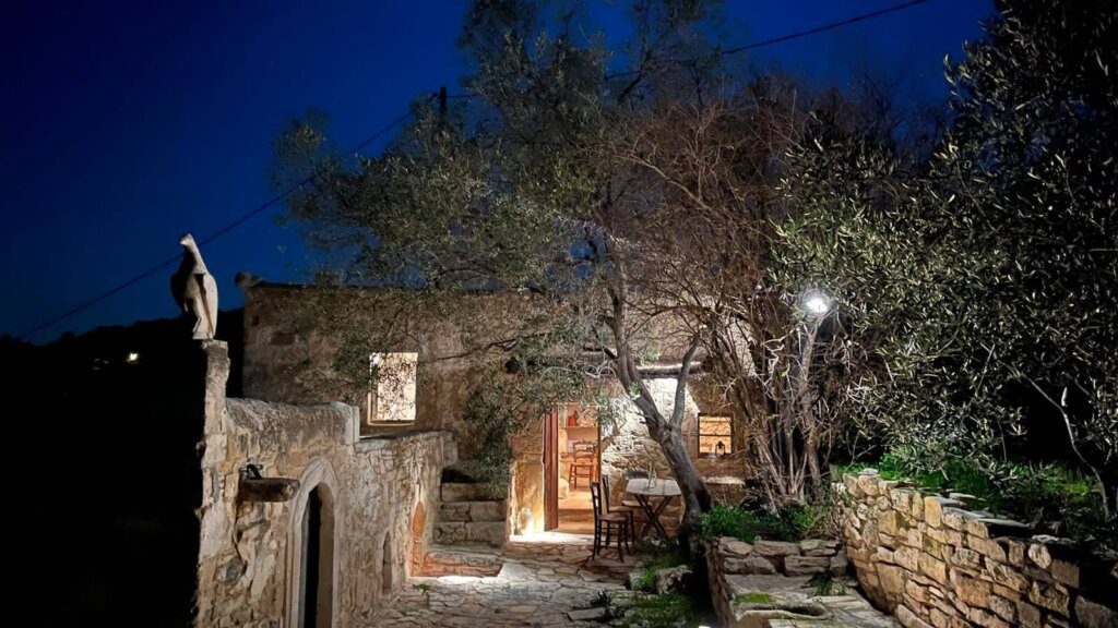 σπίτι ροδάκη βράδυ